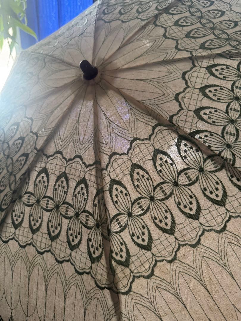 上品なビンテージ麻の折り畳み日傘　刺繍が涼しげ　カバー付　雅姫お好きな方にも