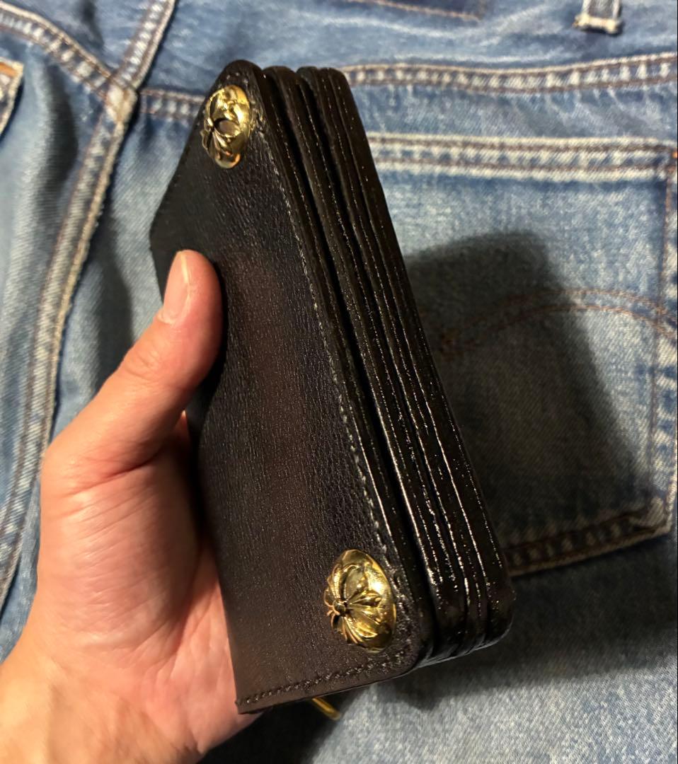 トラッカーウォレット　ミドル　シュリンク　ブラスゴールド　クロスボールコンチョ