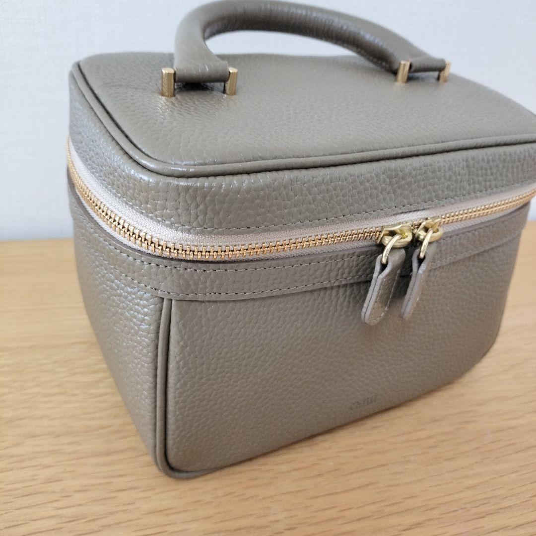 ch!iii　チーバッグ　バニティ　シュリンクレザー　トープ