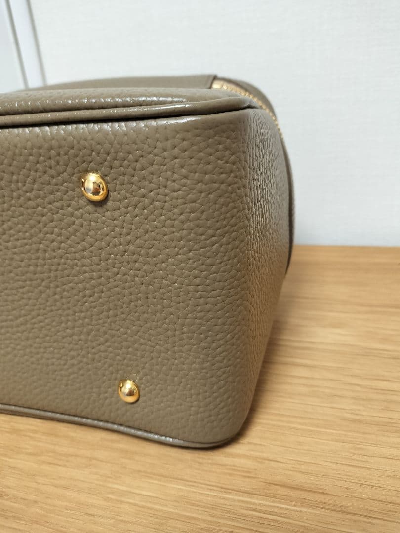 ch!iii　チーバッグ　バニティ　シュリンクレザー　トープ