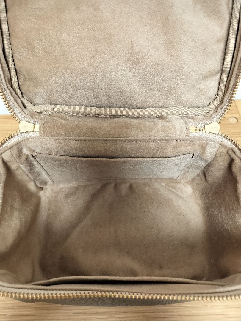 ch!iii　チーバッグ　バニティ　シュリンクレザー　トープ