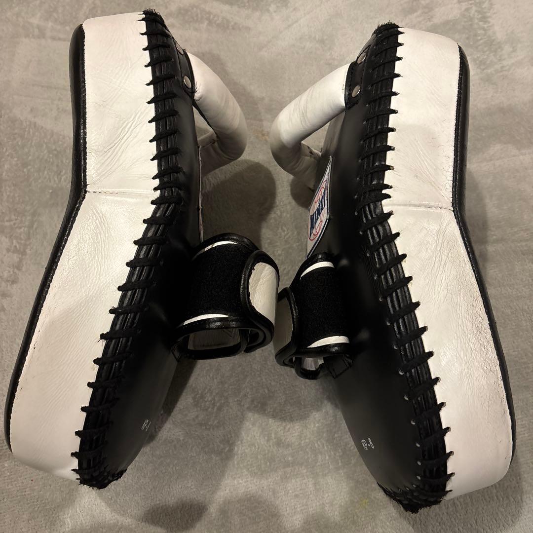 WINDY KP-8 キックミット 黒/白