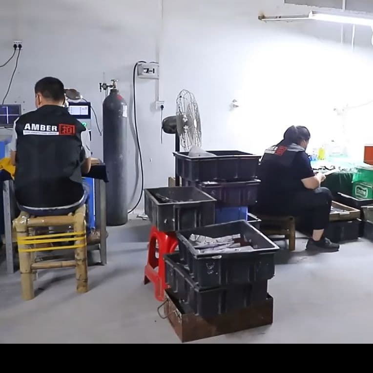 プレゼント付き　V金10号 　67層　ダマスカス包丁　青緑柄　剣型　牛刀