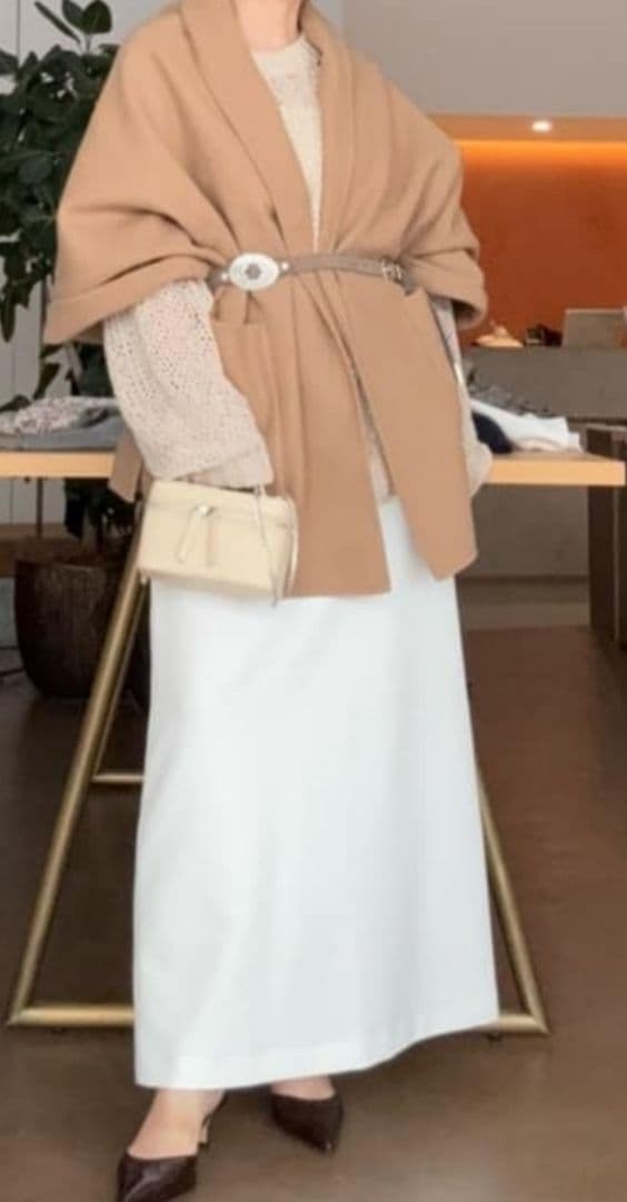 ウィムガゼット　新品タグ付き　リバーケープ