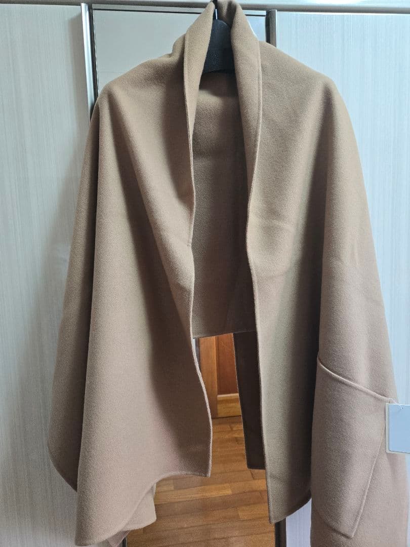 ウィムガゼット　新品タグ付き　リバーケープ