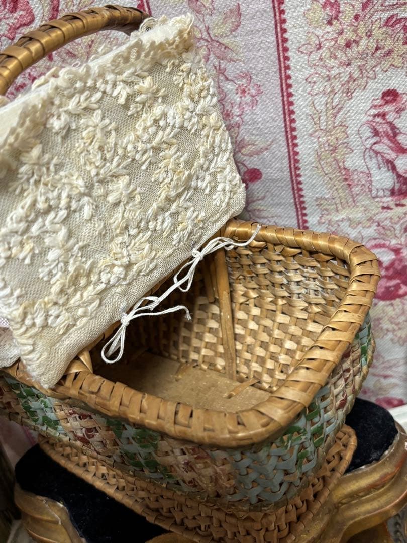 フランスアンティーク　ローズパニエ　蓋レース
