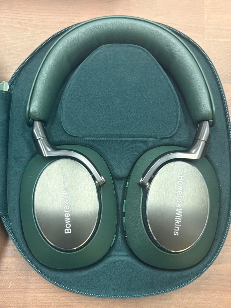 Bowers&Wilkins Px8 ノイズキャンセリングワイヤレスヘッドホン