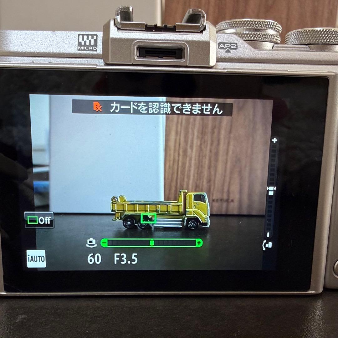 OLYMPUS PEN E-PL8 ホワイト