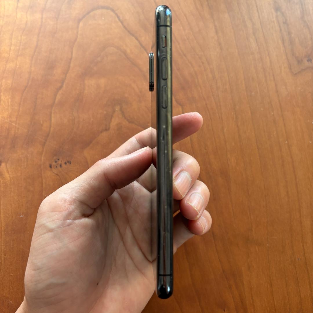 iPhone Xs スペースグレイ　64G　iphone本体