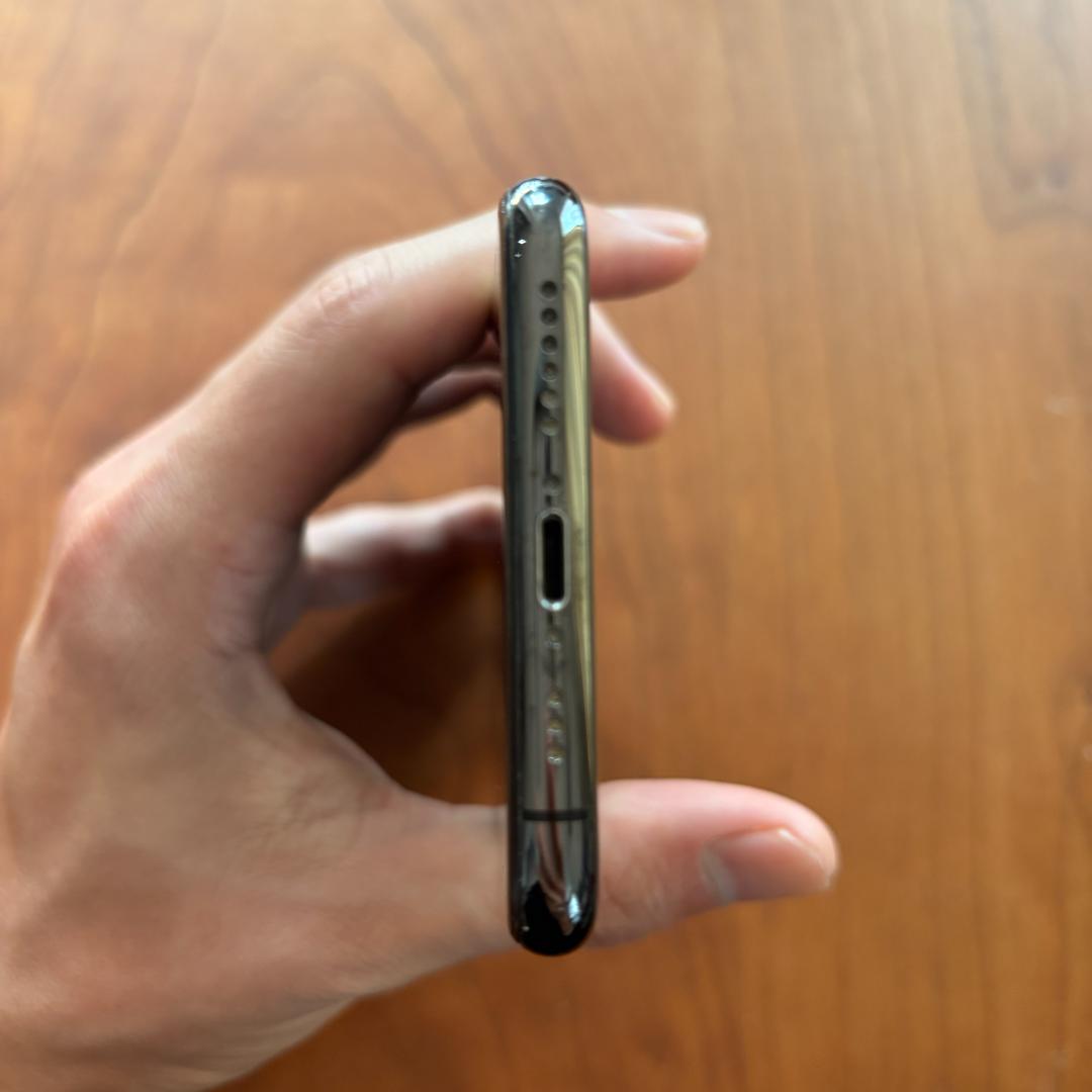 iPhone Xs スペースグレイ　64G　iphone本体