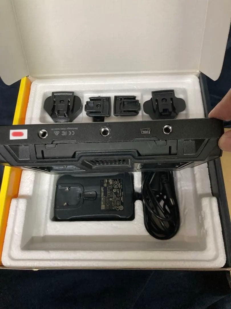 Blackmagic Video Assist 4K 7インチ本体