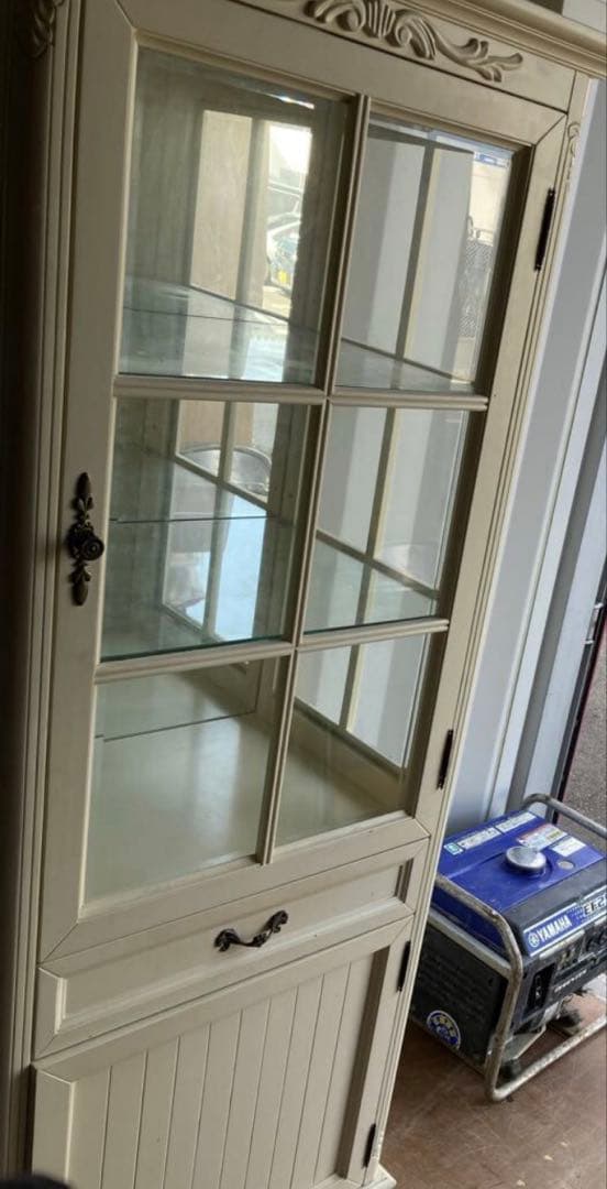 【お値下げしました】木製ガラス扉キャビネット