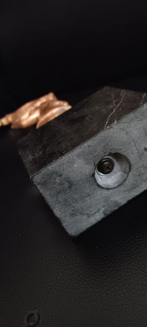 ブロンズ製女性像 鶏を持つ置物 約25cm Sato Churyo