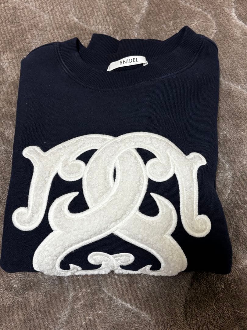 新品未使用タグ付きSNIDEL WEB限定ロゴモチーフスウェット　ネイビー
