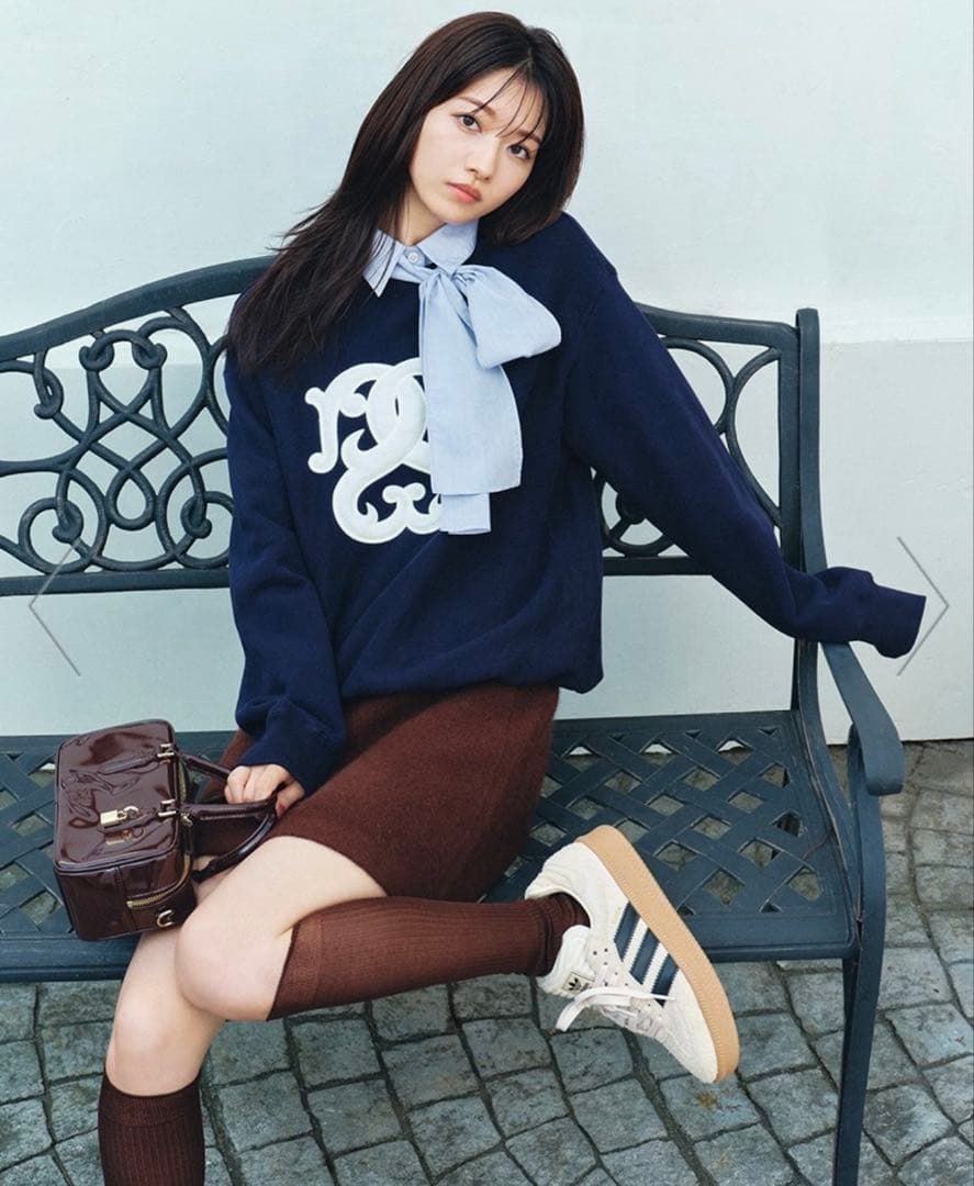 新品未使用タグ付きSNIDEL WEB限定ロゴモチーフスウェット　ネイビー