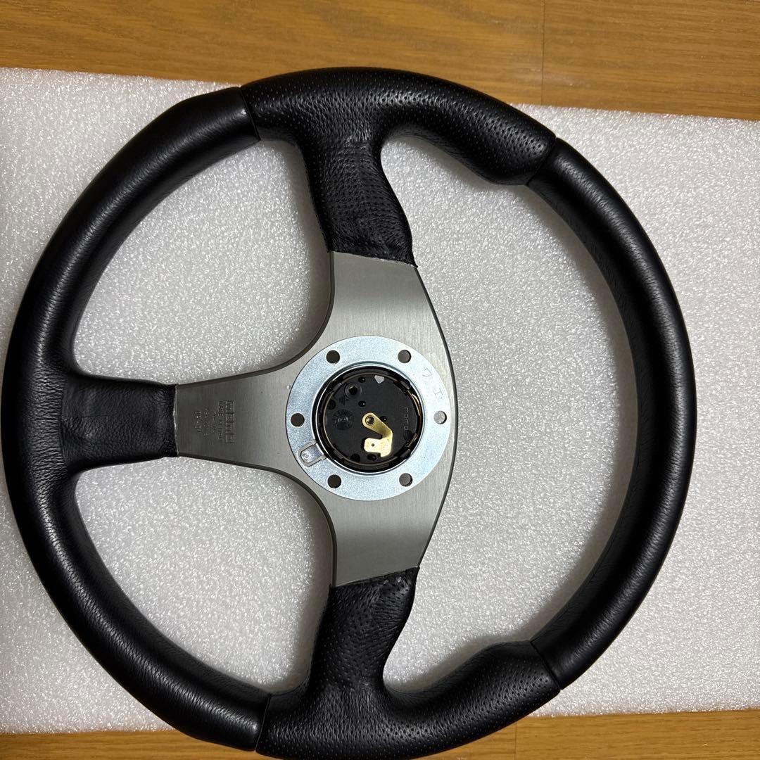 MOMO ステアリングホイール RACE 350mm