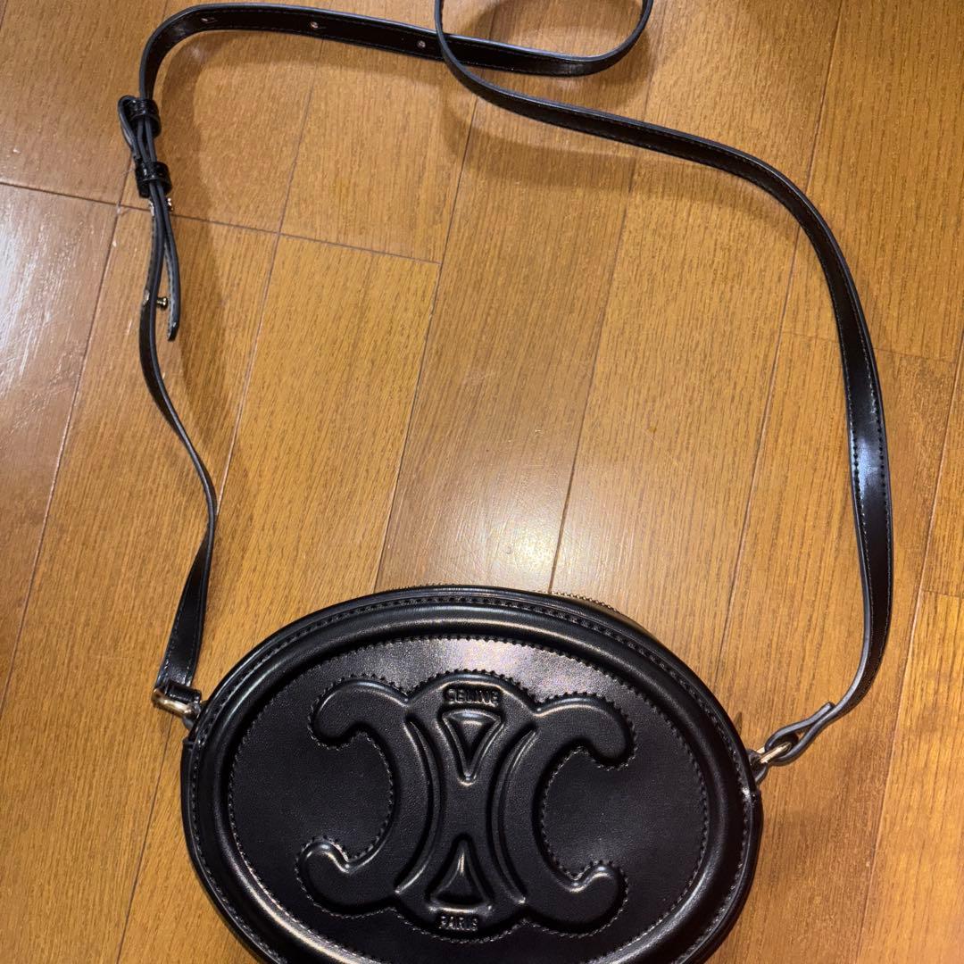セリーヌ ショルダーバッグ オーバルパース キュイルトリオンフ　黒