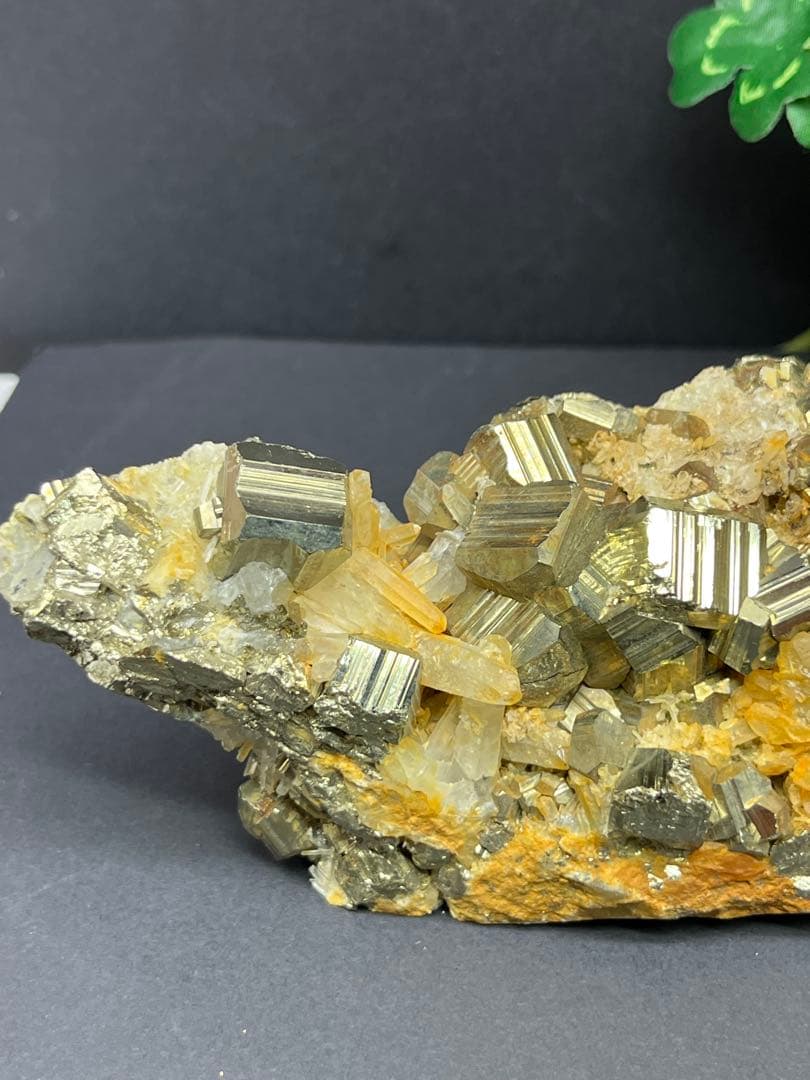 天然石　水晶クラスター　パイライト原石　大粒キューブ付き　約424g⭐️1926