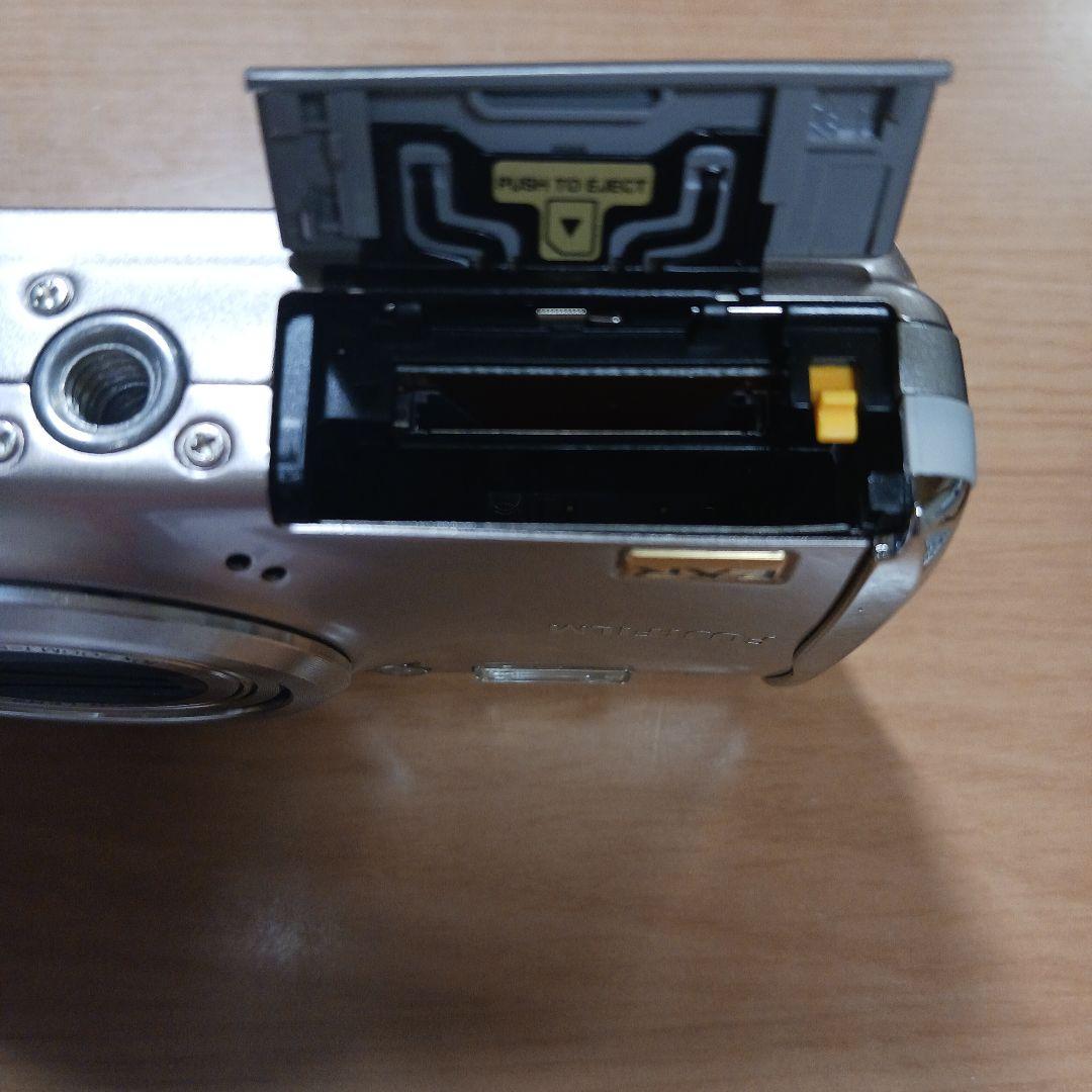 【美品】FUJIFILM FinePix F80EXR デジカメ シルバー