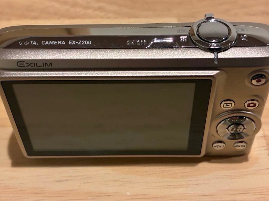 【極美品/訳あり】CASIO EXILIM EX-Z200 シルバー 充電器付き