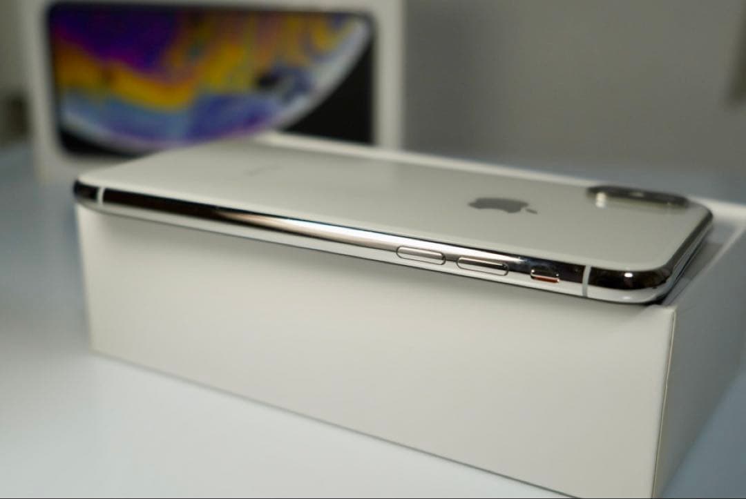 Apple iPhone XS 5.8インチ シルバー 極美品