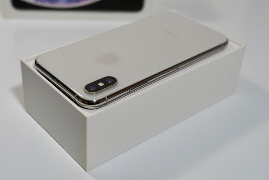 Apple iPhone XS 5.8インチ シルバー 極美品