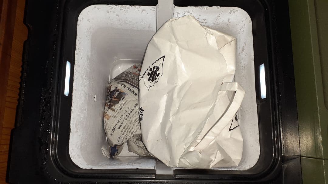 岩手県産松茸(少し訳あり) 11月19日昼取れ 軸固いがハジケ虫あと有り明日発送