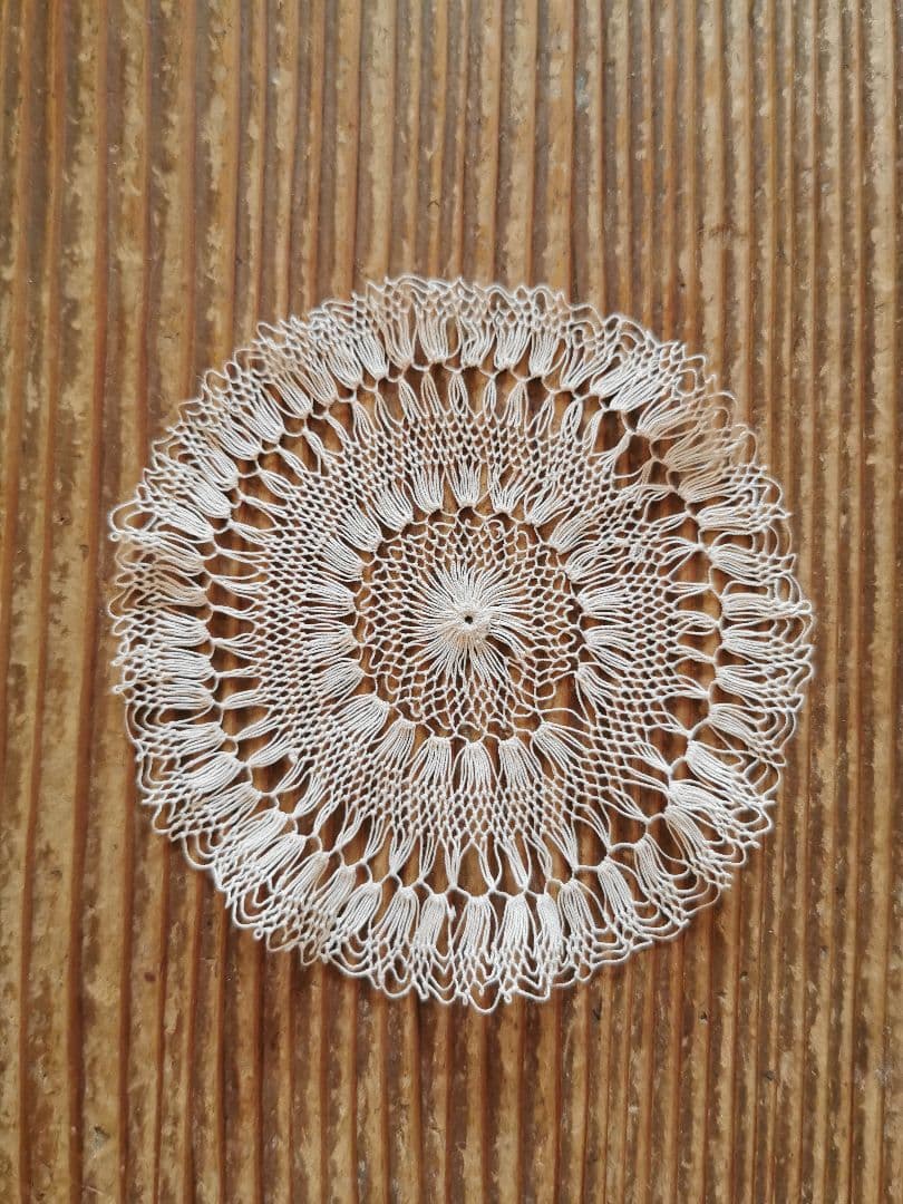 アンティーク 百合 ベルフラワー チューリップ 線状の花アルメニアレースドイリー