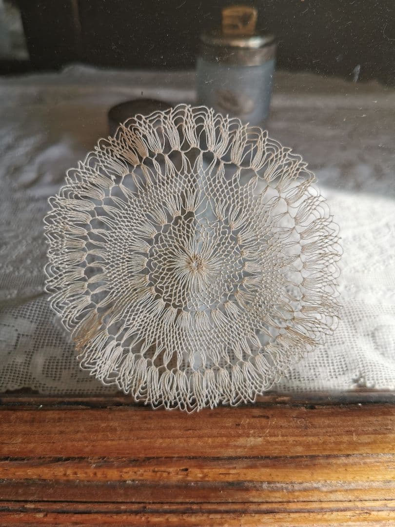 アンティーク 百合 ベルフラワー チューリップ 線状の花アルメニアレースドイリー