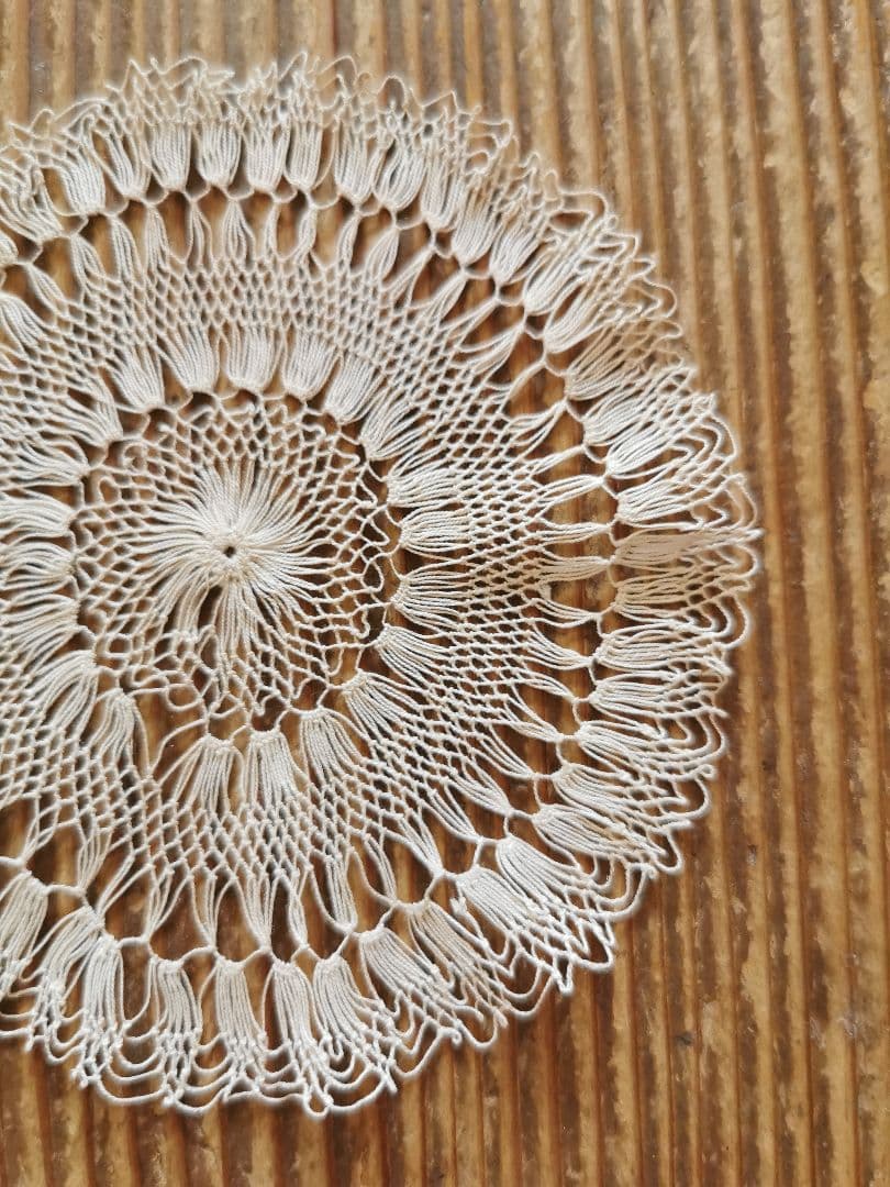 アンティーク 百合 ベルフラワー チューリップ 線状の花アルメニアレースドイリー