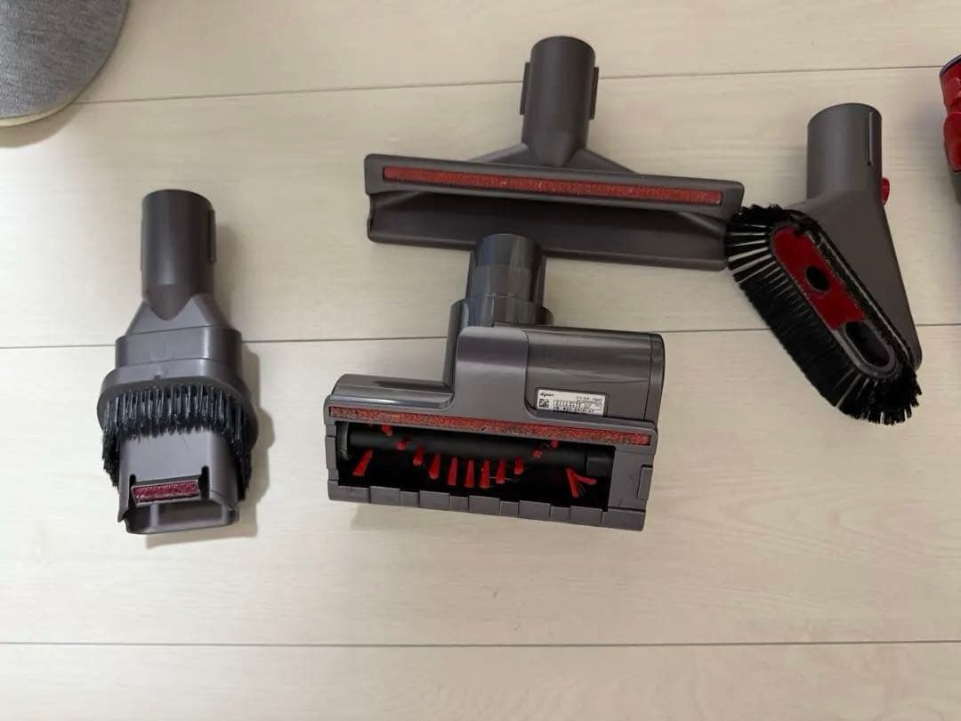 ダイソン Dyson V8 Slim Fluffy SV10KSLM 台座付き