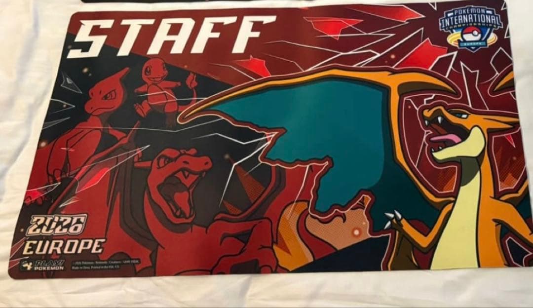 ポケモン　プレイマット　海外　EUIC メガリザードンY スタッフ　STAFF