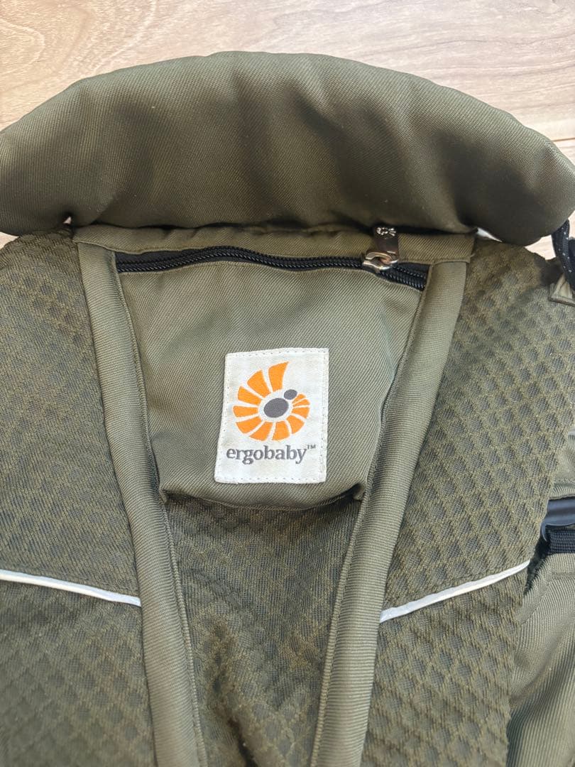 Ergobaby omni breeze オムニブリーズ　グリーン