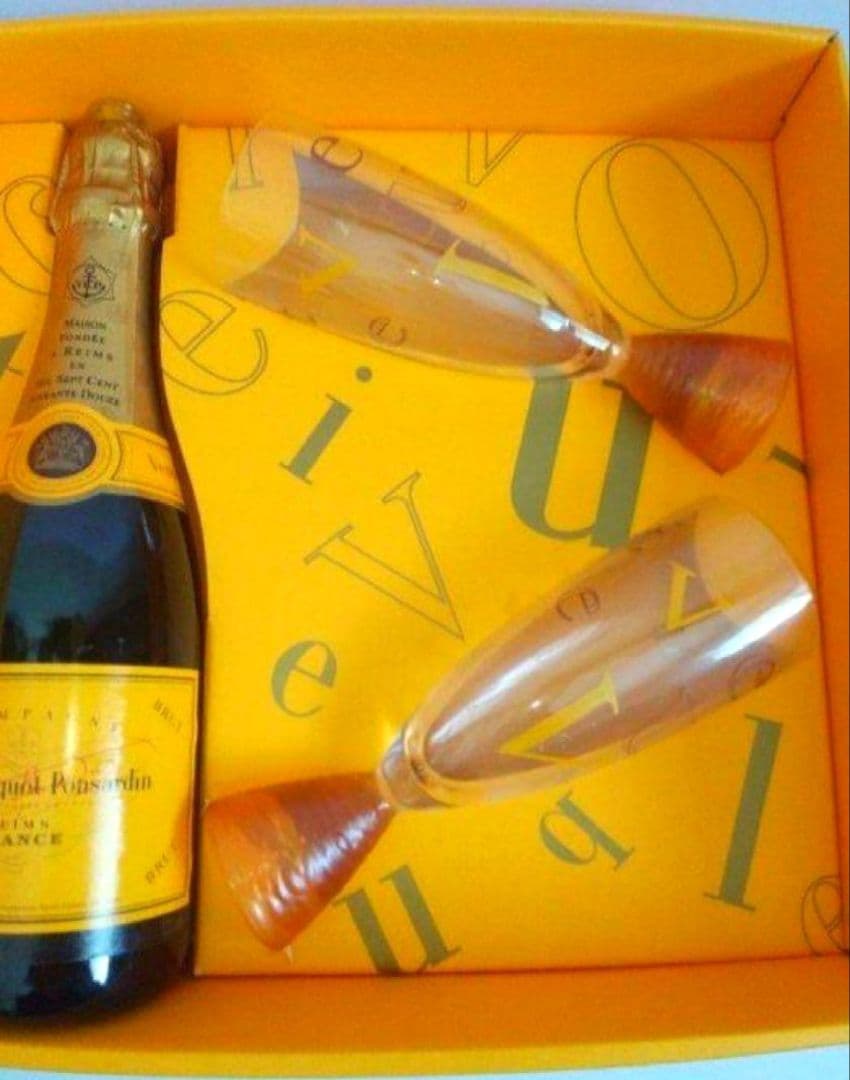 ヴーヴ・クリコ シャンパン グラス 2客付き　未使用品　記念日に