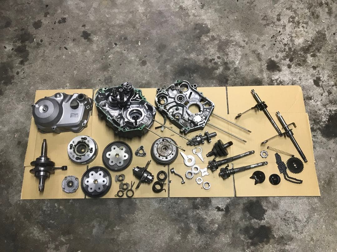 ホンダ　スーパーカブ　エンジン　パーツ詰め合わせ　12v 現状販売