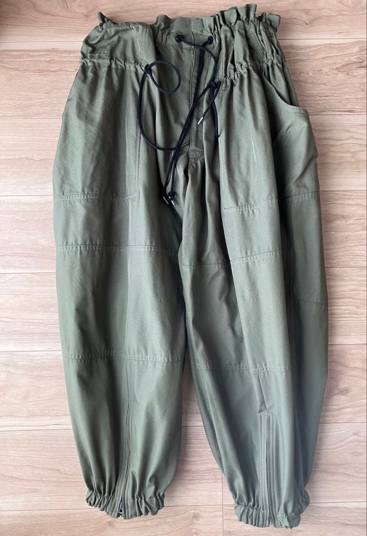 JUN MIKAMI ヴァリアブルパンツ　カーキ