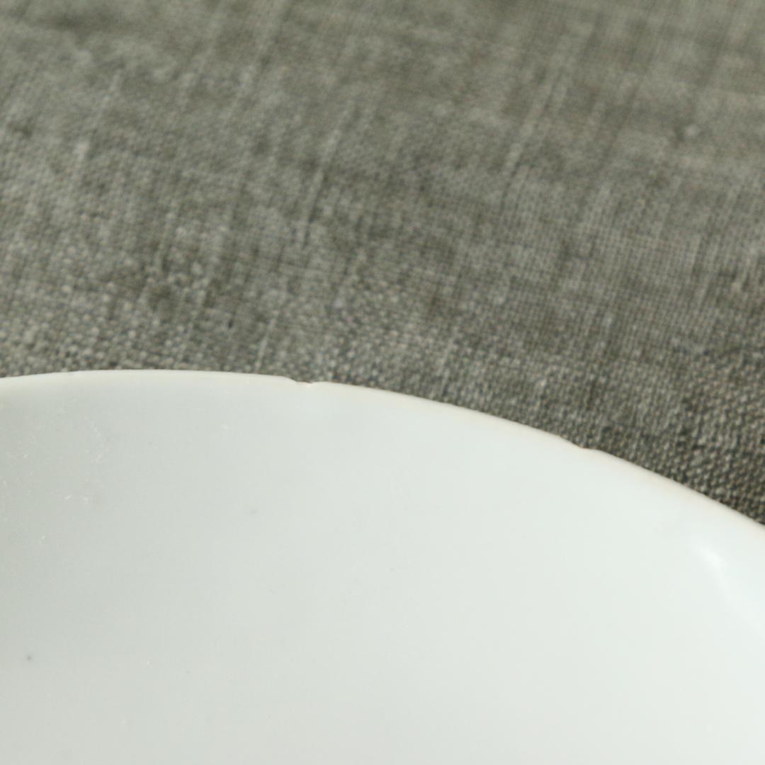 中国　大明成化年製銘　白南京　染付皿　古伊万里