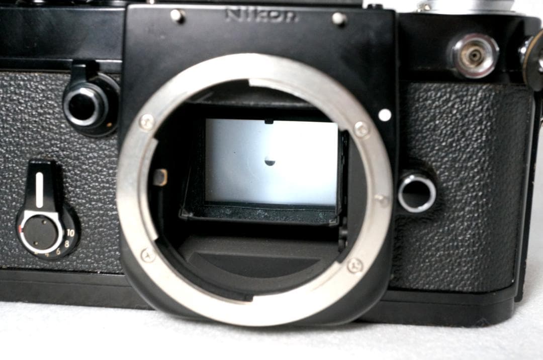 NIKON F２フォトミックS ／ズームレンズ／ フィルム２本