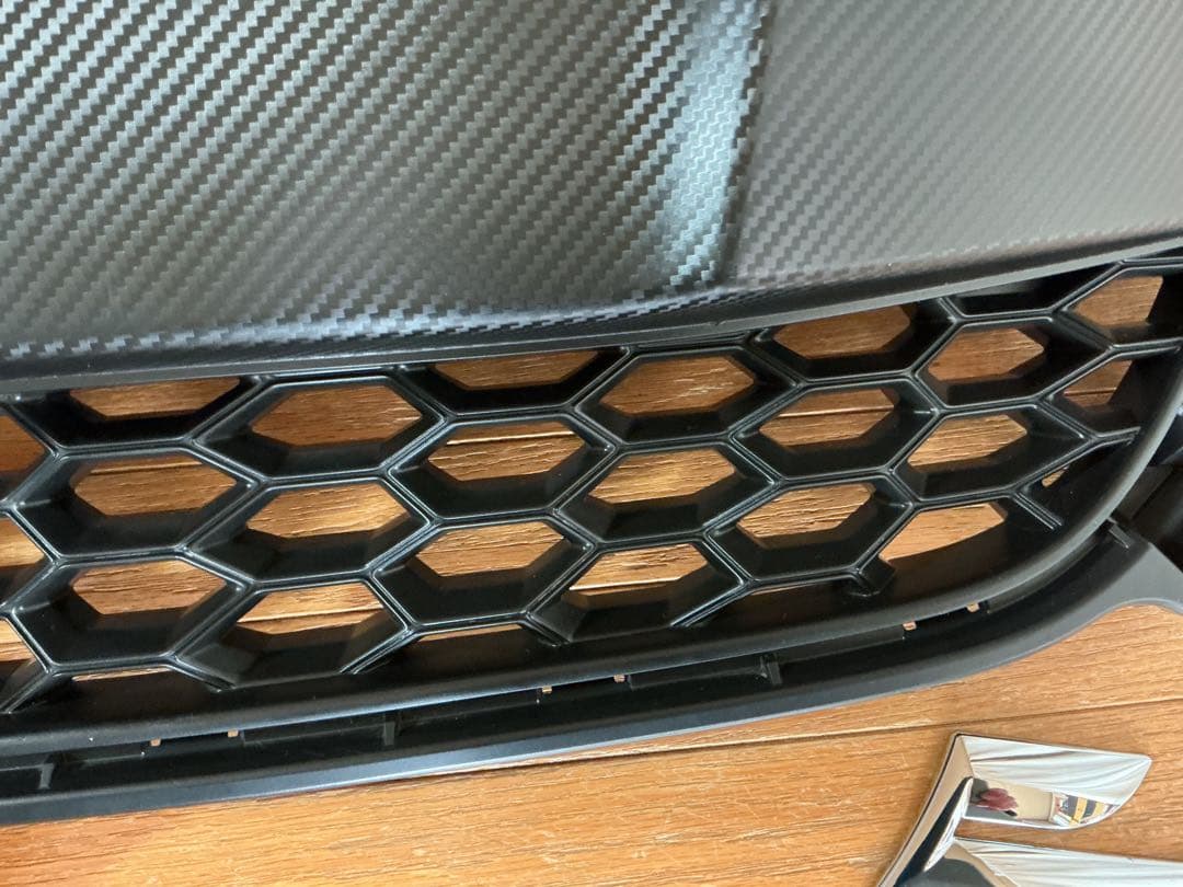 スイフトスポーツzc33sのフロントグリル・フォグランプベゼル・エンブレム