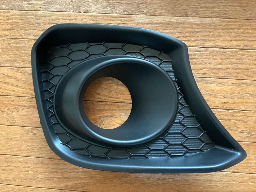 スイフトスポーツzc33sのフロントグリル・フォグランプベゼル・エンブレム