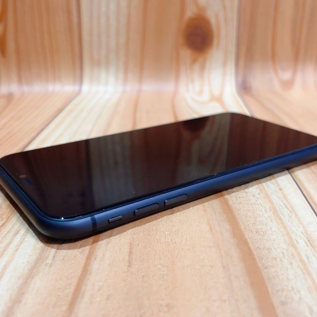 SIMフリー 本体 iPhone 11 64 GB ブラック 552 電池新品