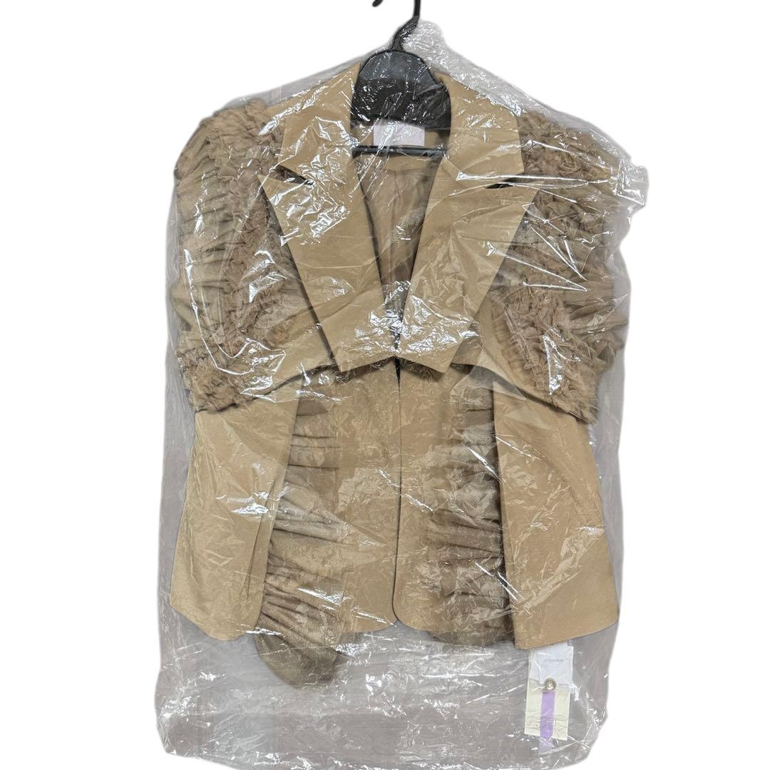 【新品】J1U 2WAYボリュームギャザーチュールノースリーブジャケット BEG