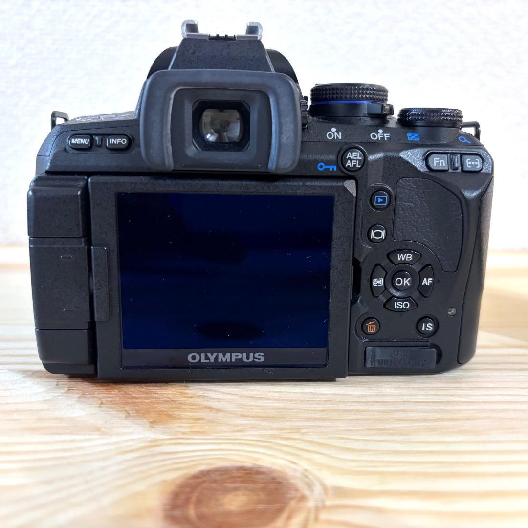 オリンパスOLYMPUS E−620 デジタル一眼レフカメラ ダブルズームキット