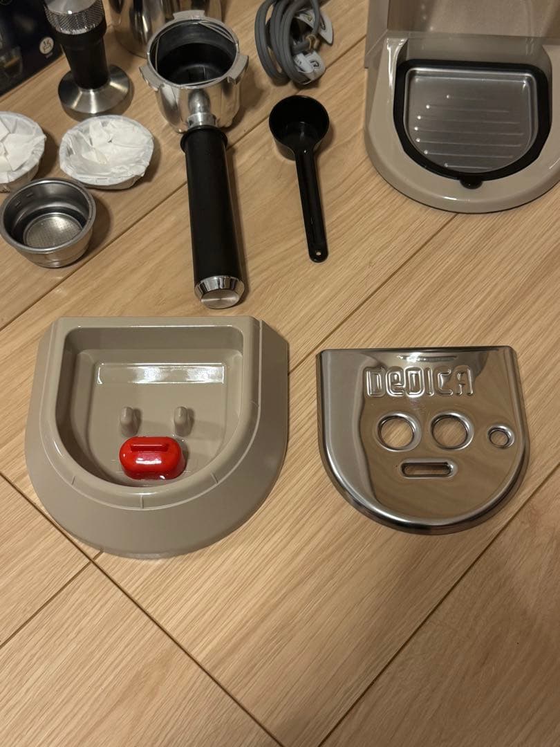 デロンギ エスプレッソ・カプチーノメーカー デディカ アルテ　EC885J