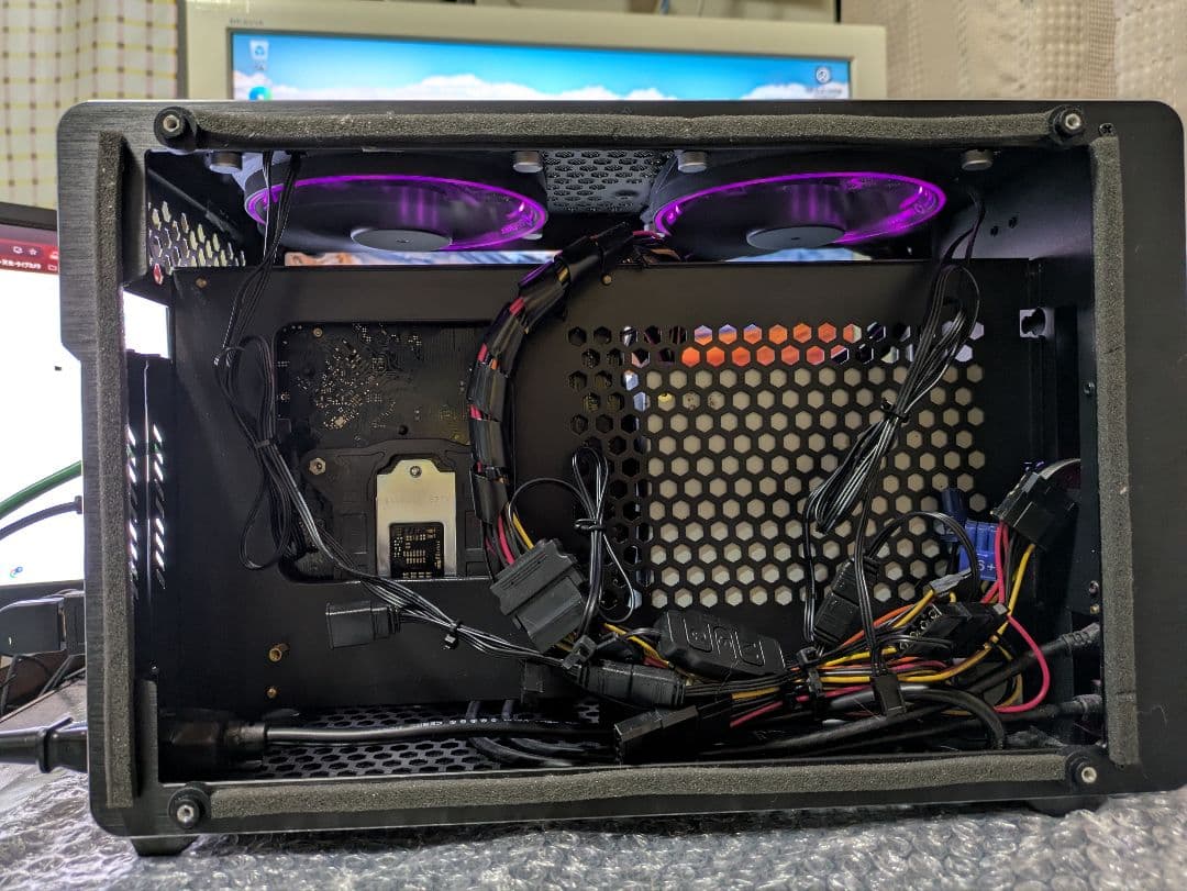 №136、コンパクトPC、Win11、i5-8500、M16G、M.2SSD