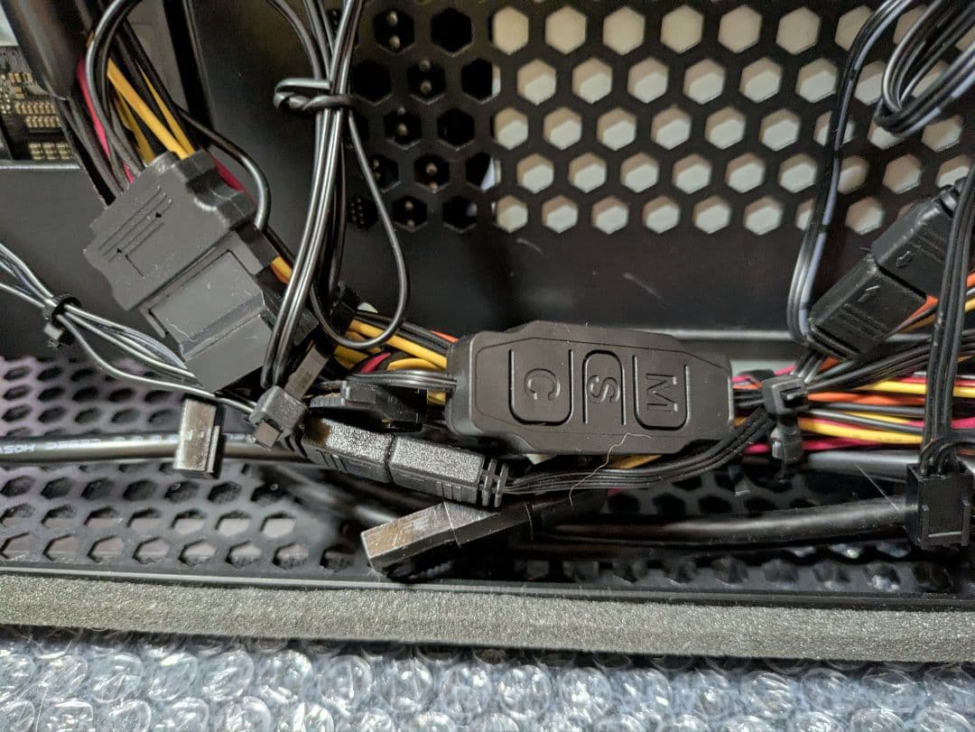 №136、コンパクトPC、Win11、i5-8500、M16G、M.2SSD