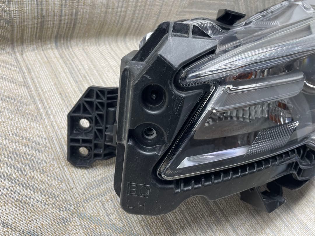 スバル レガシィBN9 BS9後期 左ライト KOITO 100-60388