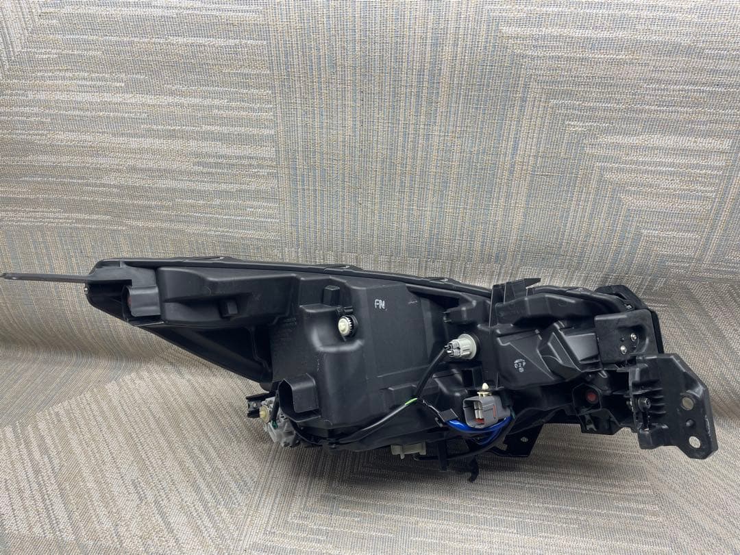 スバル レガシィBN9 BS9後期 左ライト KOITO 100-60388