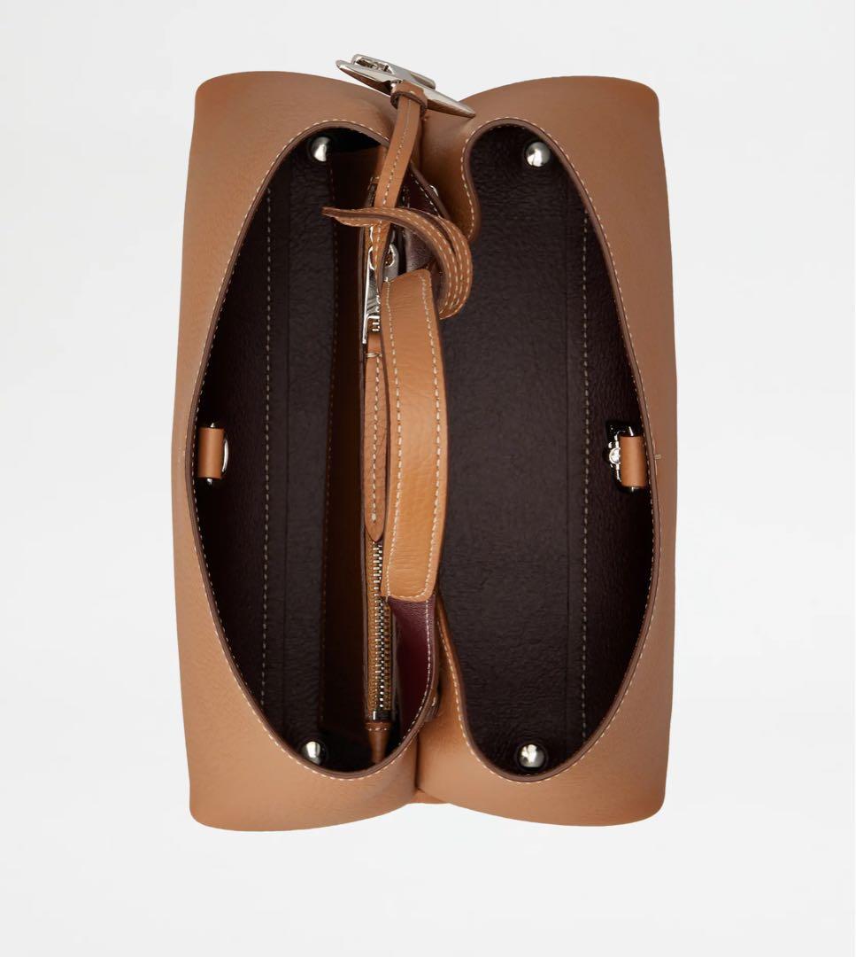 ayuです　トッズ　レザーバッグ　マイクロ