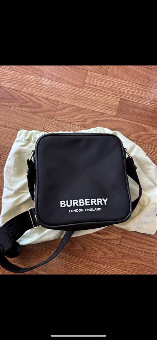 BURBERRY 黒 ショルダーバッグ